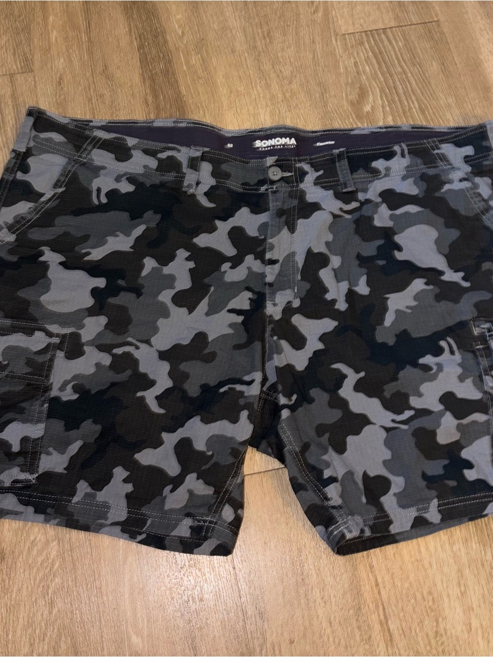 Sonoma Flexwear Camo Cargo Shorts Men’s 52 Gray Black Stretch Casual A86